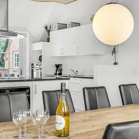 בית נופש Gorgeous In With Sauna *