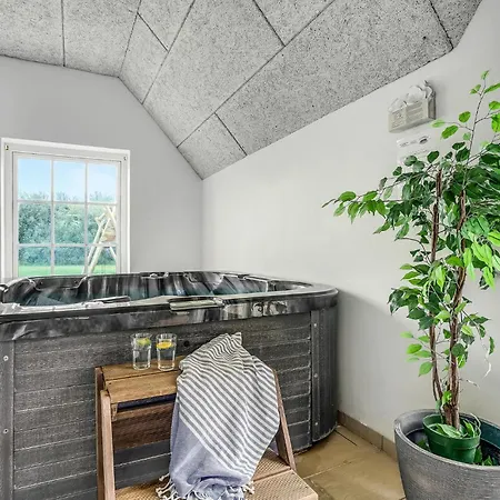 בית נופש Gorgeous In With Sauna