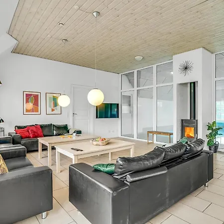 בית נופש Gorgeous In With Sauna *