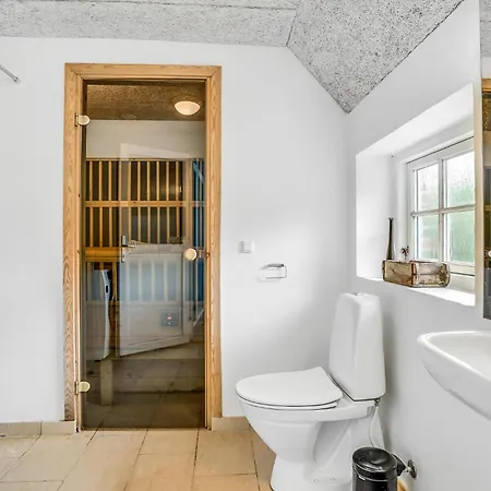 בית נופש Gorgeous In With Sauna